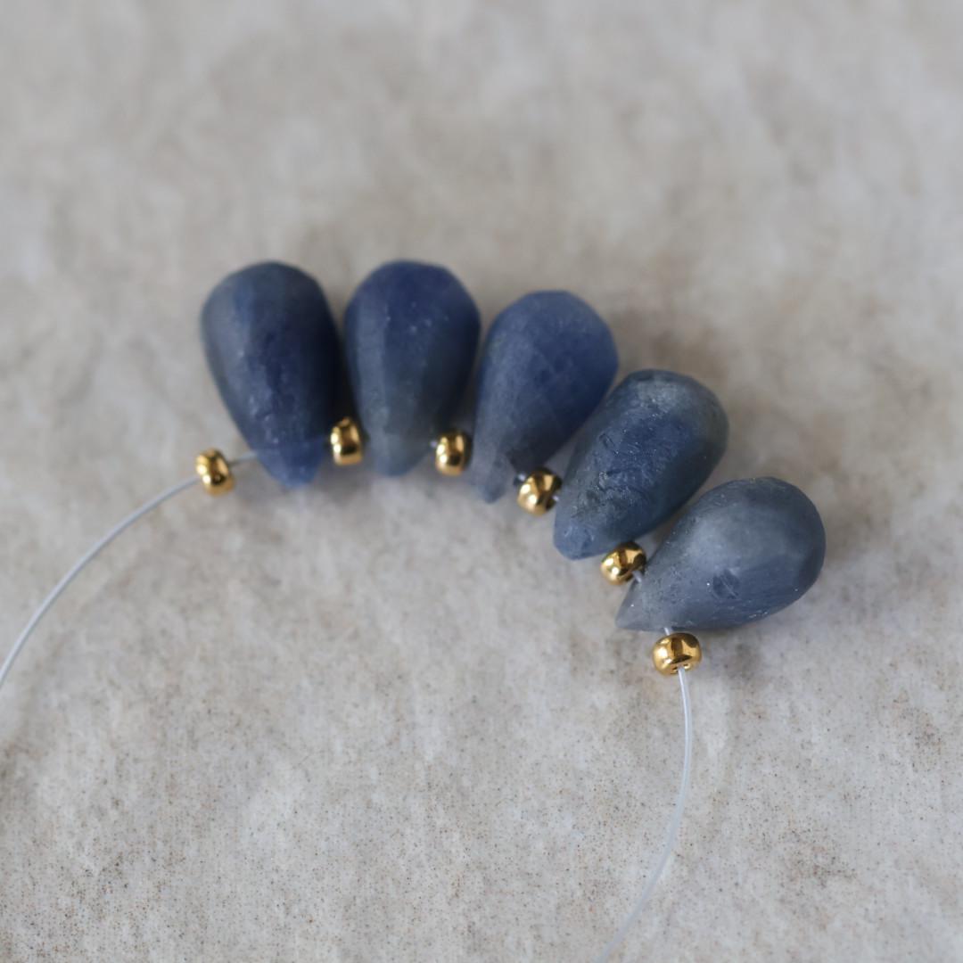 Natural Blue Sapphire Matte Briolette Beads Teardrops Drops 5x9mm 5 PCs Raw Sapphire Gemstone for DIY Jewelry Making