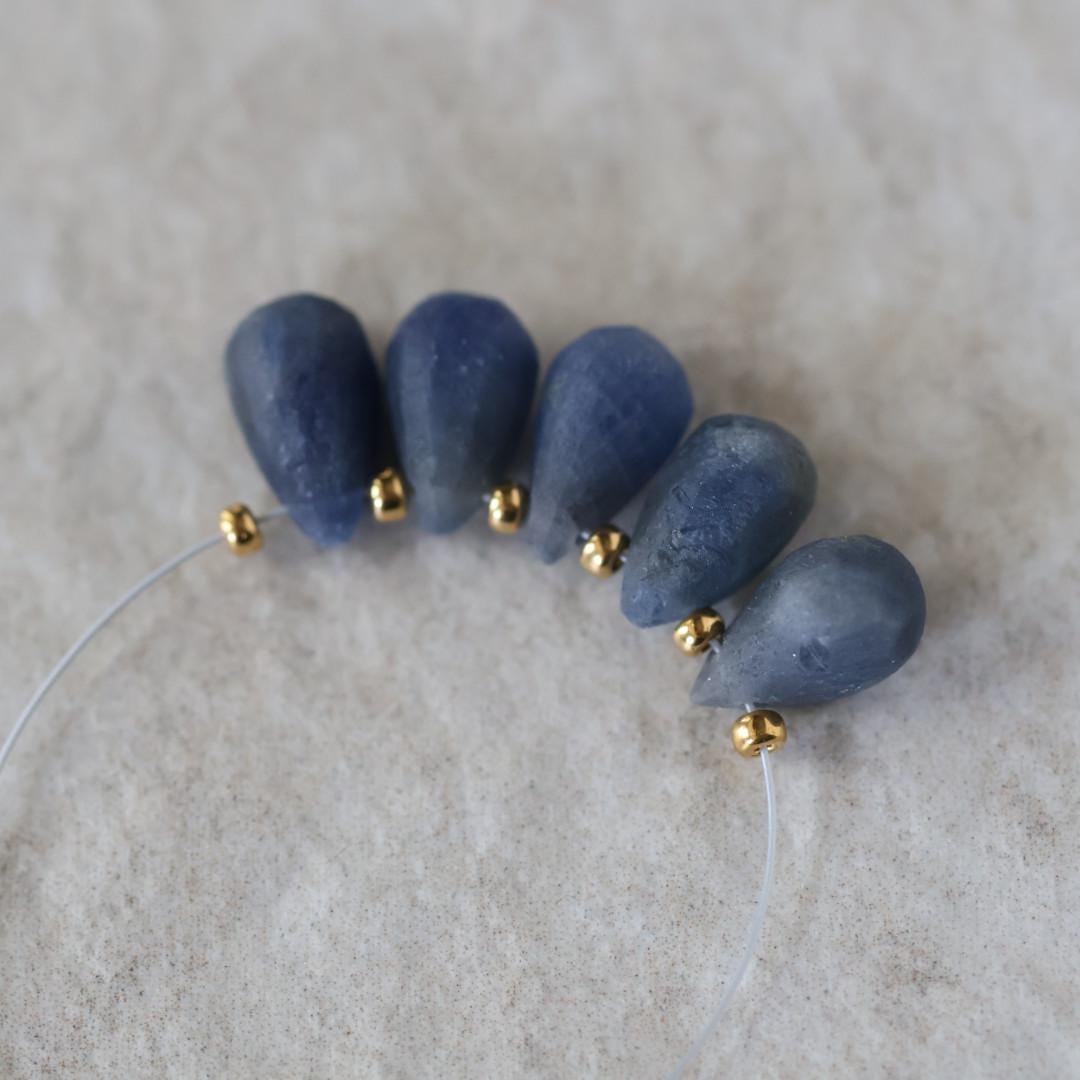 Natural Blue Sapphire Matte Briolette Beads Teardrops Drops 5x9mm 5 PCs Raw Sapphire Gemstone for DIY Jewelry Making